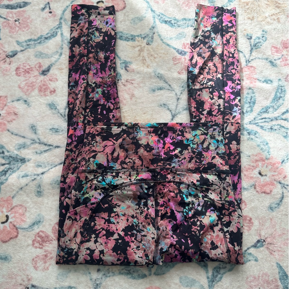 Lululemon leggings size 4 with pockets